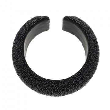 Jonc Ava, Black